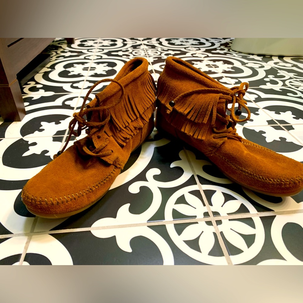 Minnetonka Lena Moccasin Booties-Size 7.5 Never Worn/ NWOT